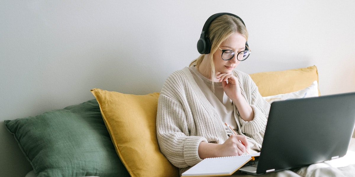 8 Mistakes To Avoid When You Begin a Data Science Career 3 listening to a podcast