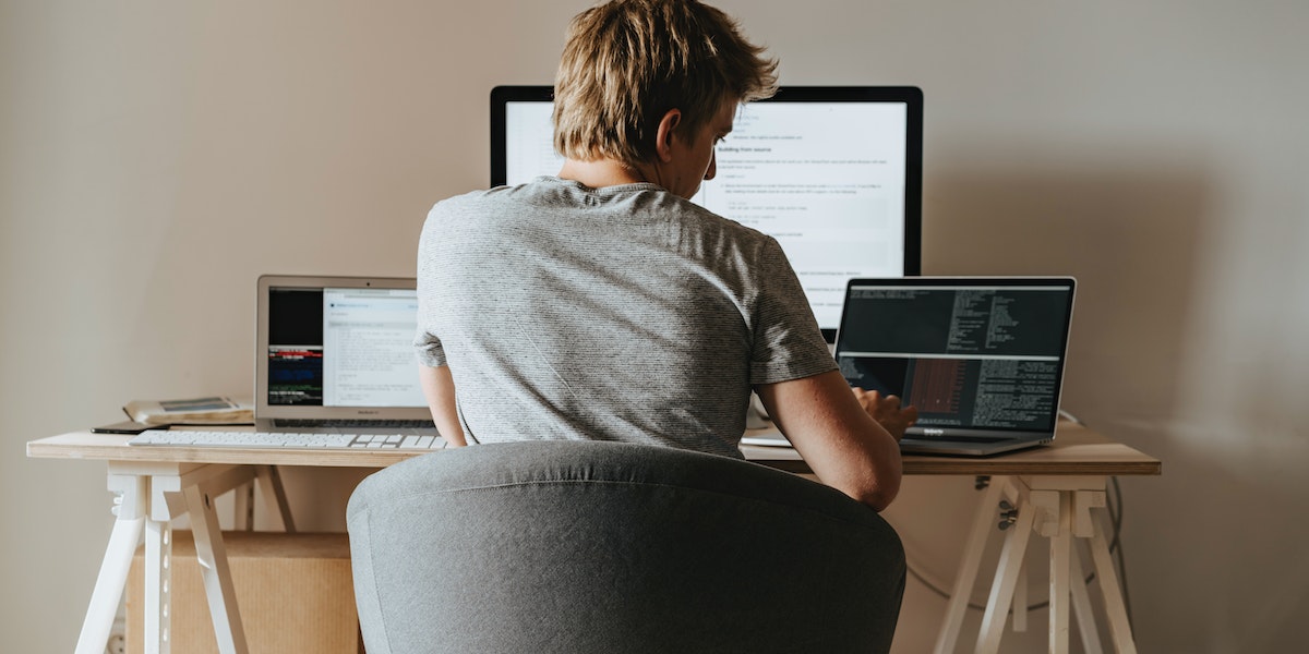 7 Best Websites to Learn Python for Free 3 A man learning Python online