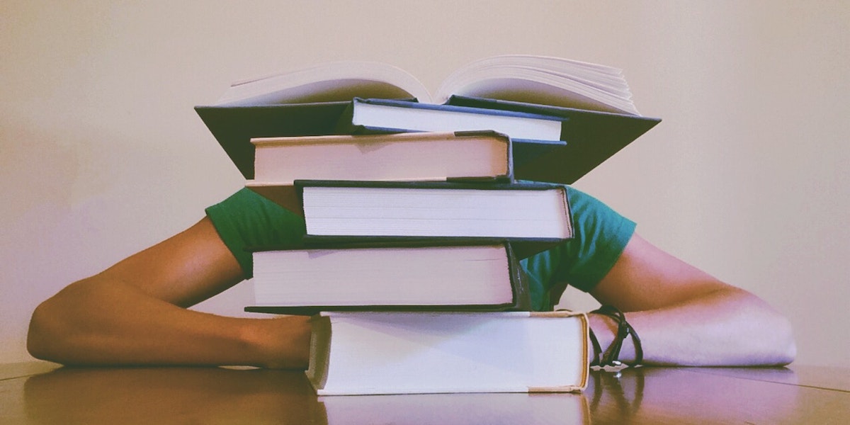 8 Mistakes To Avoid When You Begin a Data Science Career 2 Reading-data-science-theory-books